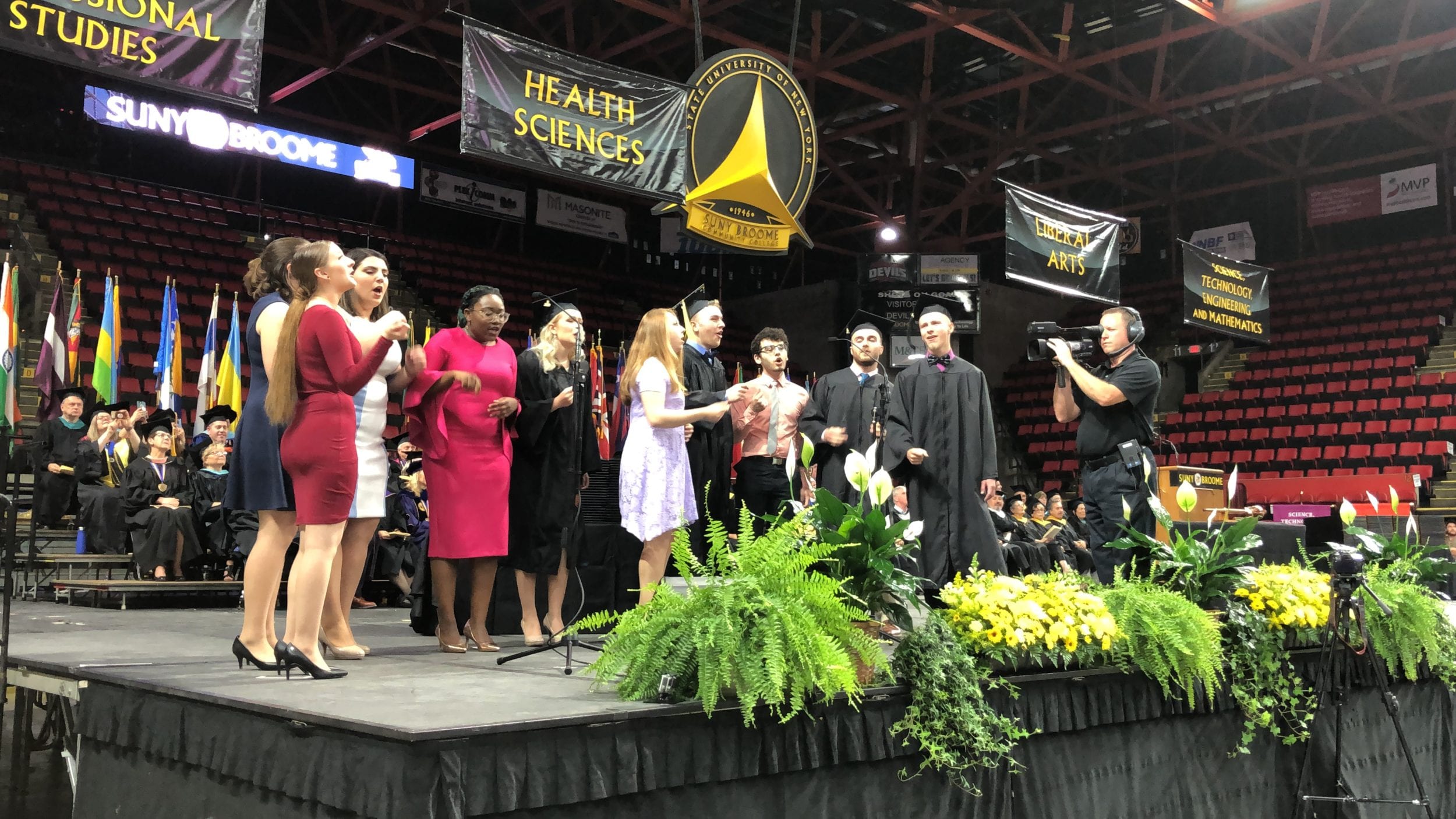The Buzz Tones sing "Lean on Me" during Commencement 2019.