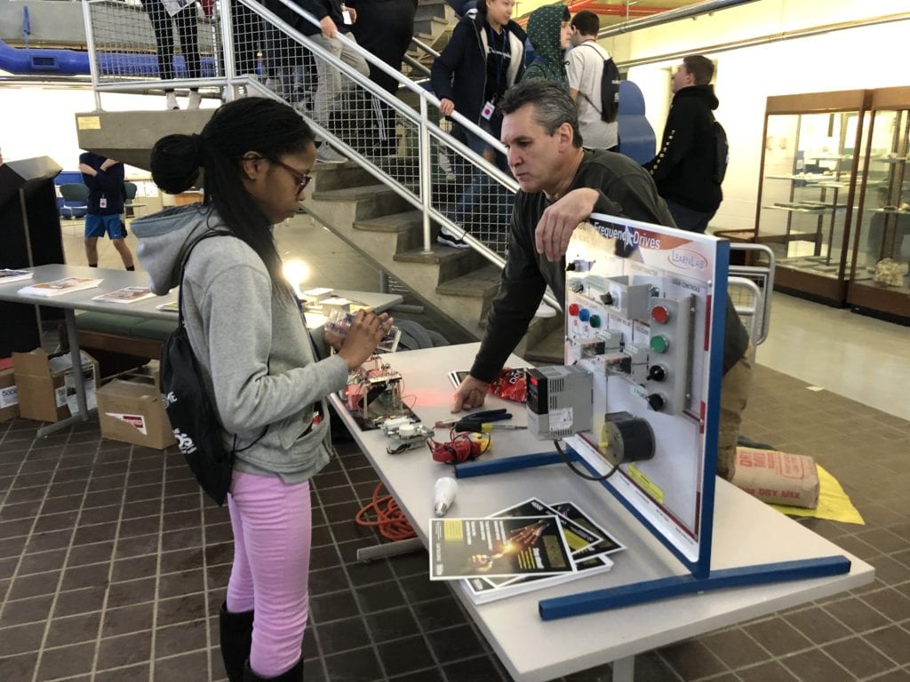 An eighth-grader learns about electrical circuits at SPARK on Jan. 22, 2020.