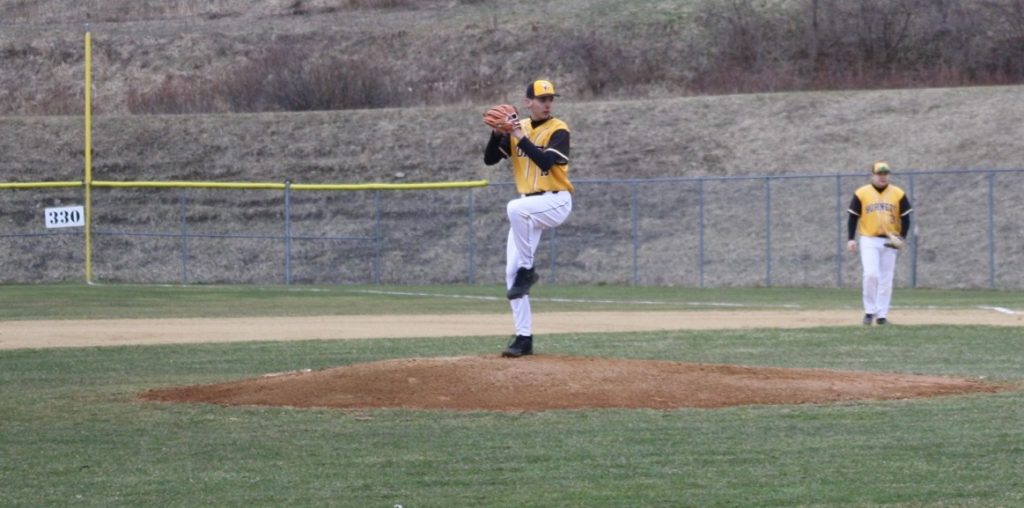 SUNY Broome mens baseball pitcher on the mound.
