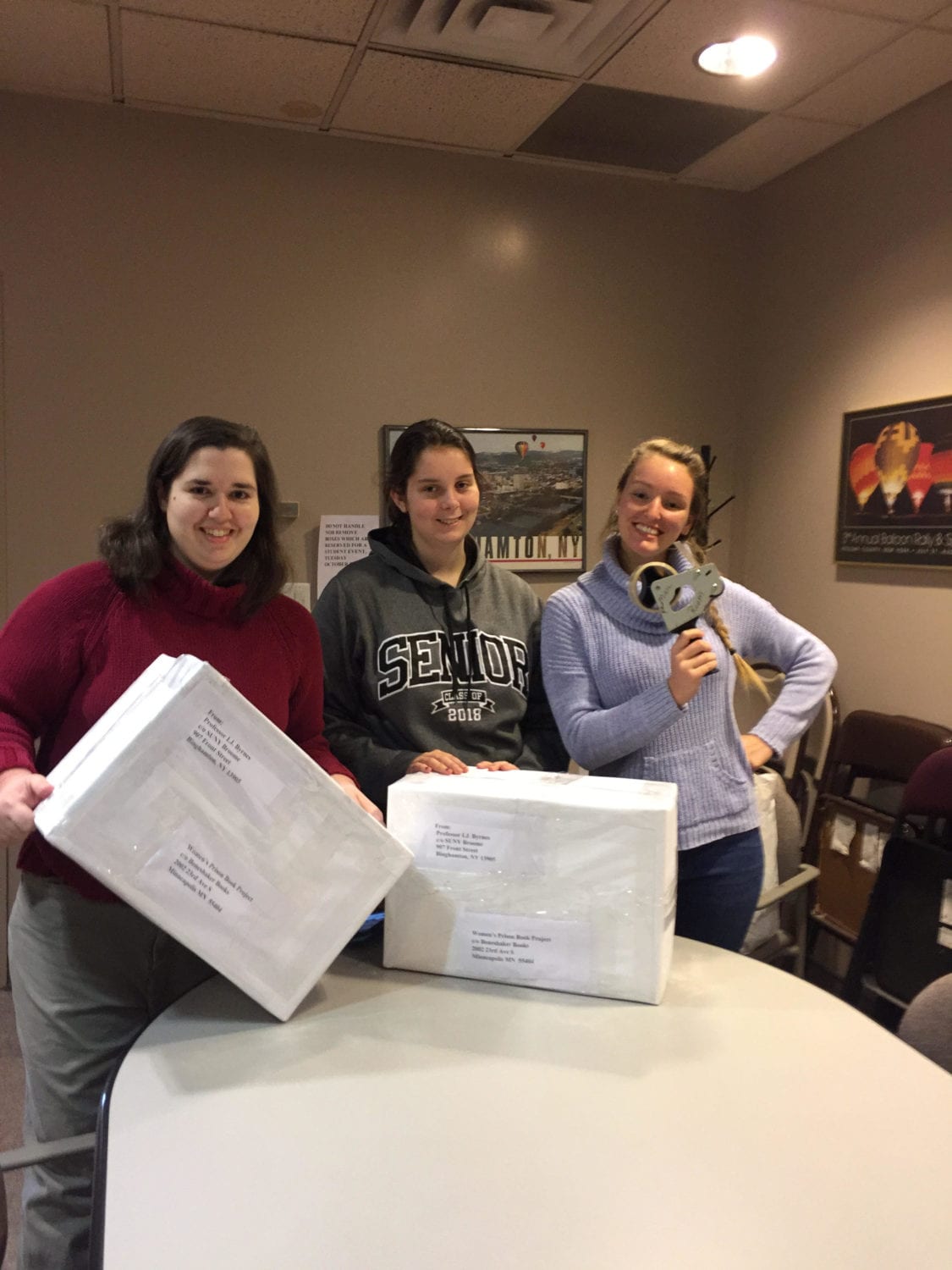 Women’s Discussion Group Student Club Collaborates with Phi Theta Kappa Honor Society to Donate Books to Women’s Prison Book Project