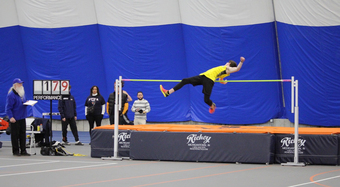 David Akulis continued his early-season success in the high jump, coming in at 1.82 meters and receiving 2nd place overall in the event.