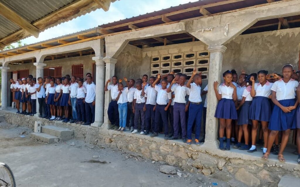 Health for Haiti - all the students in front of the school.