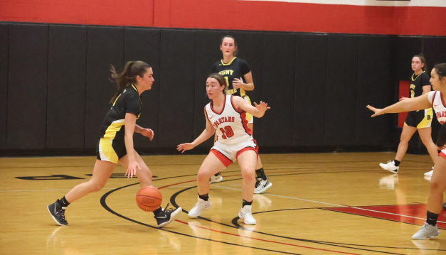 Women’s Basketball Drops Tight Season Opener To Cayuga